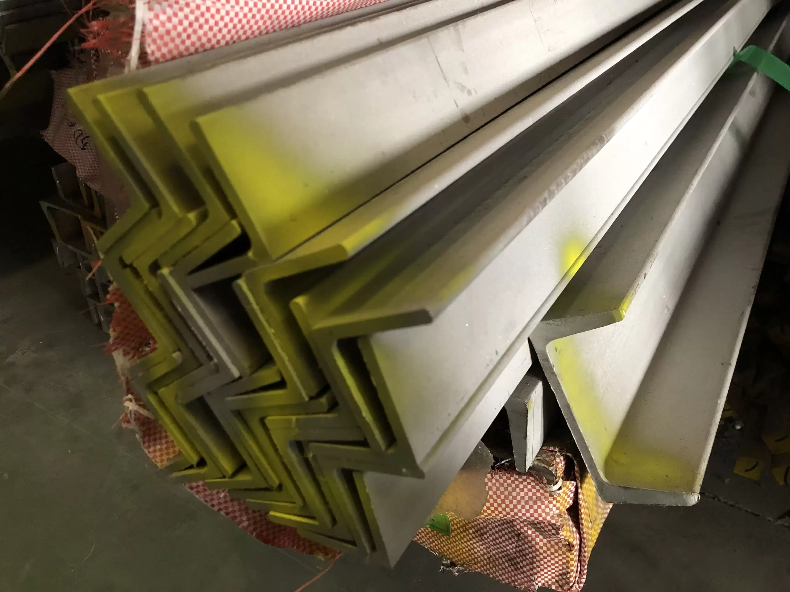 Thép hình U, V inox